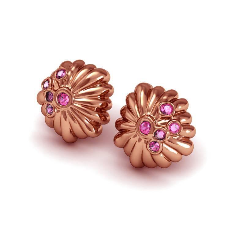 A superb set of clam-shaped earrings that boast five precious stones. The sturdy design of the dome is balanced out by the curvature of the scallops to create a strong but feminine ambiance.