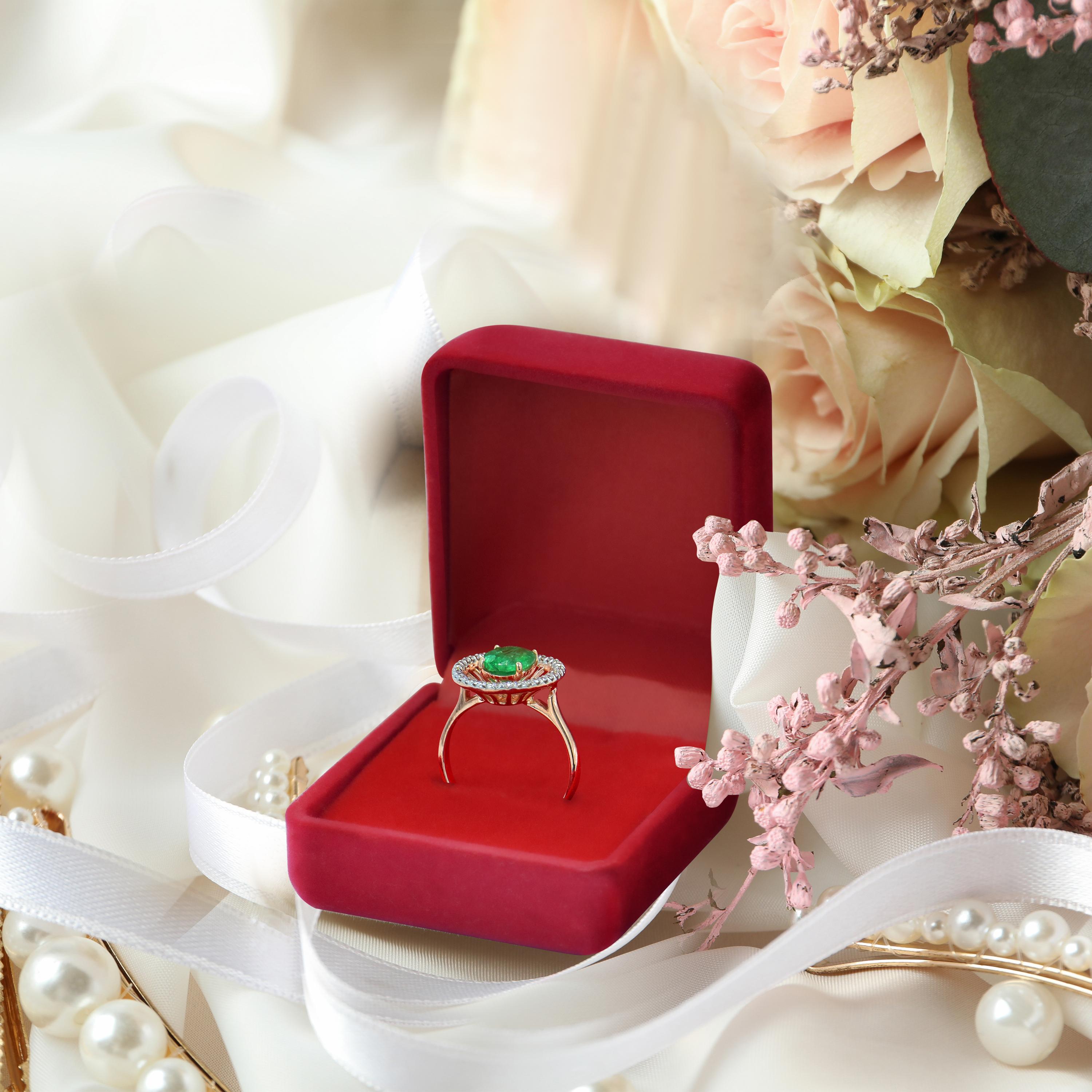 18k Ring Rose Gold Ring Diamond Ring Emerald Ring Emerald Oval Ring Gold In New Condition In Bangkok, TH