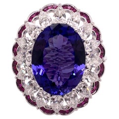 Élégante bague cocktail en platine avec tanzanite, rubis et diamants
