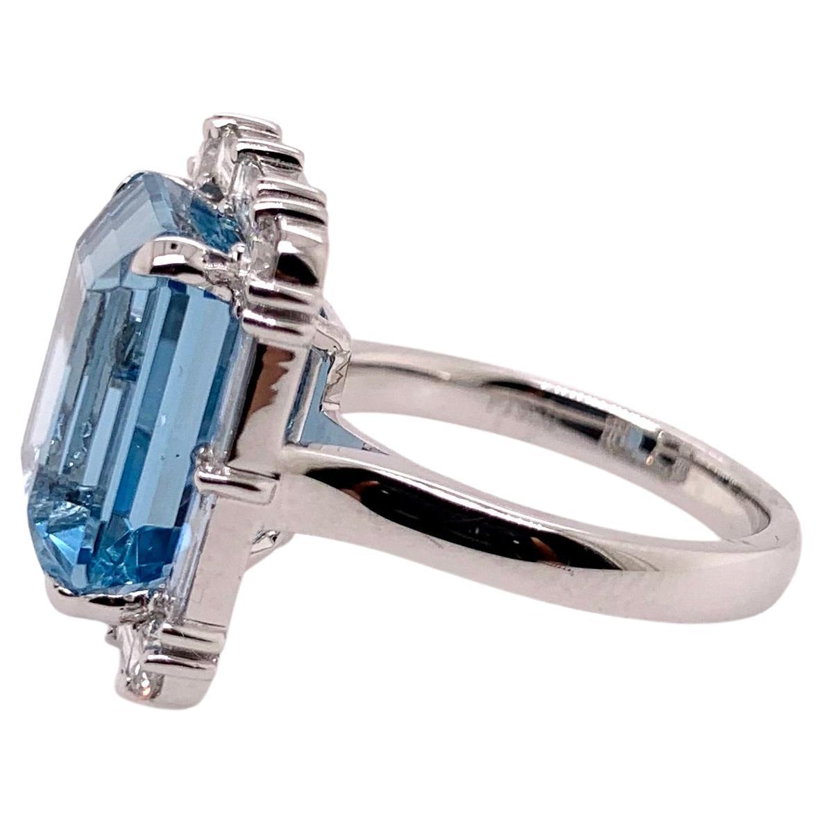 Contemporary Platinum Aquamarine Diamond Cocktail Ring For Sale