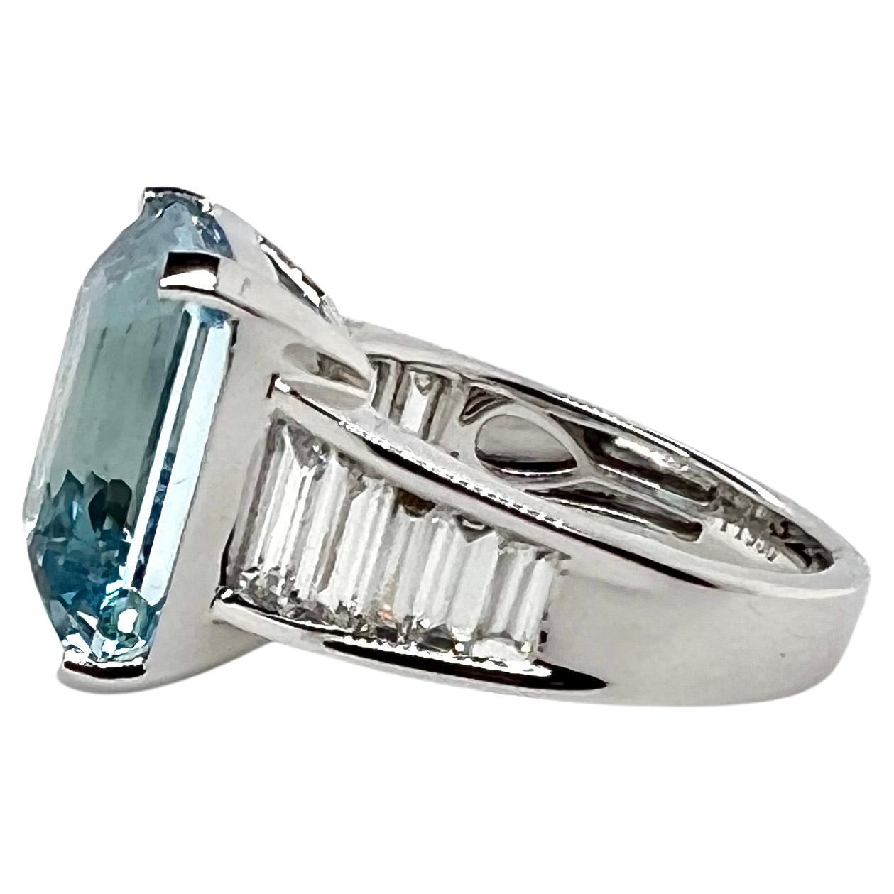 Platinum Aquamarine Ring with Baguette Diamonds In New Condition In Carrollton, TX