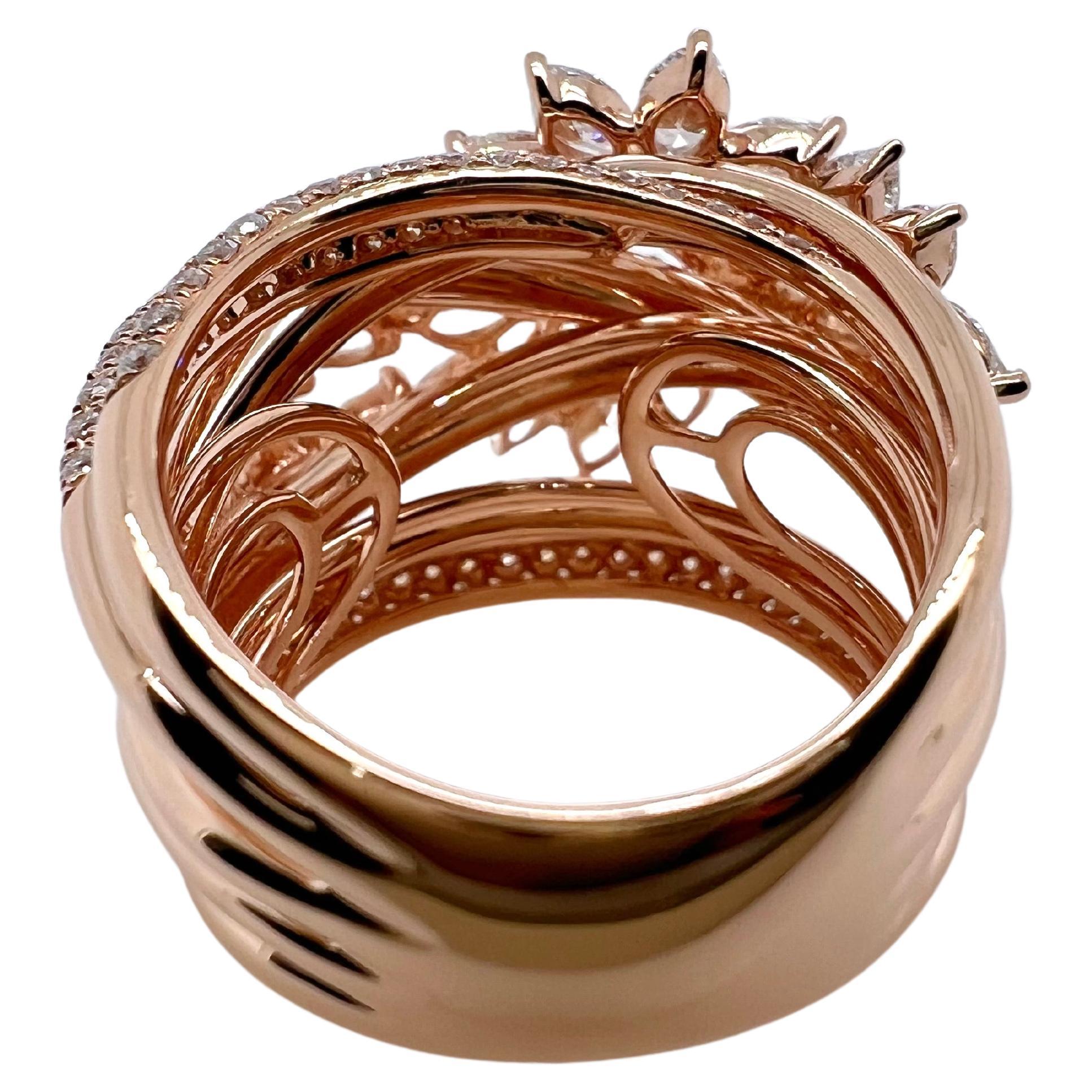 Contemporain Bague à anneau croisé en or rose 18k avec diamants en vente