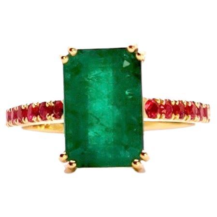 Emerald and Rubies 18 Karat Solid Yellow Gold Estate Ring For Sale