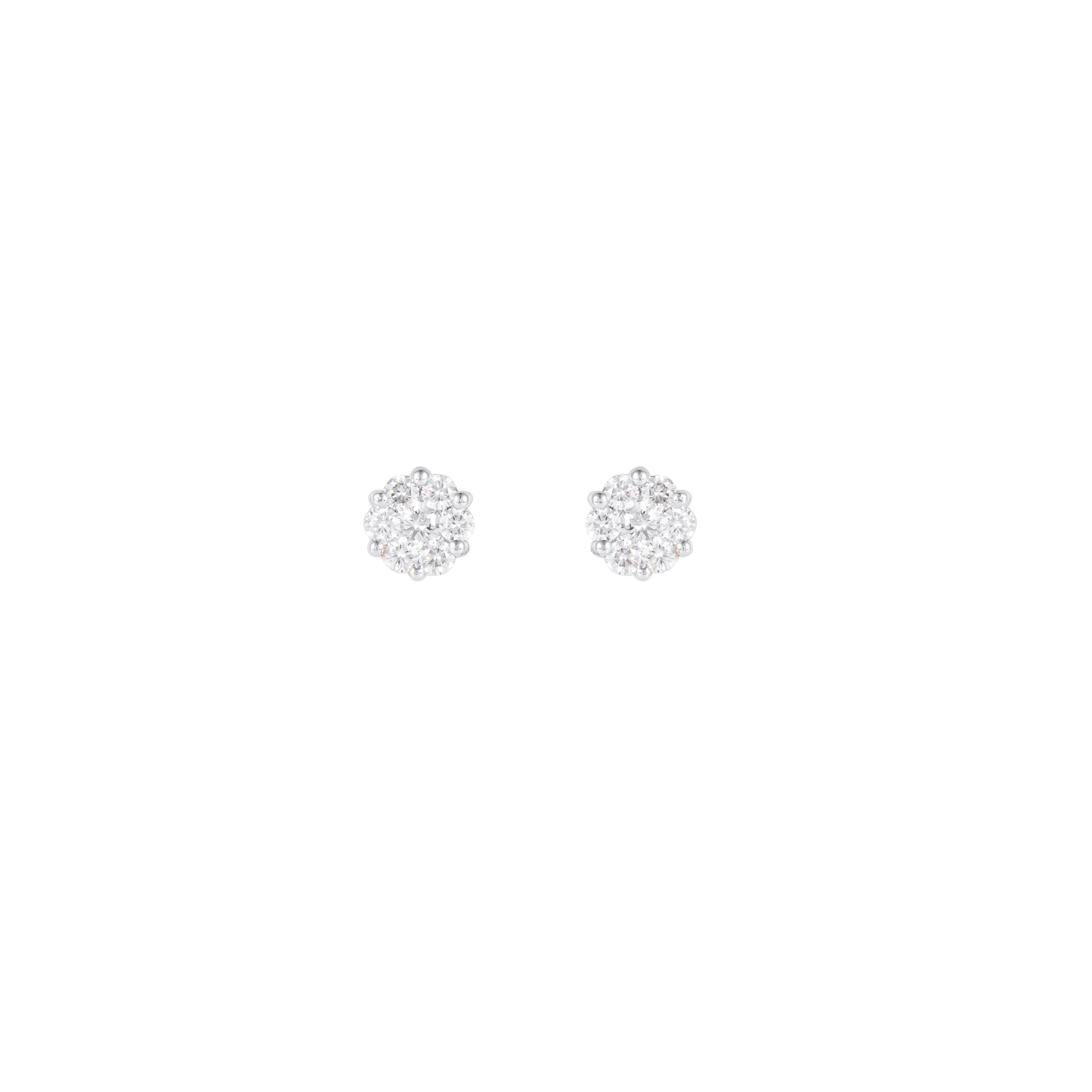 Composées avec précision et retenue, ces boucles d'oreilles en or 18 carats présentent un total de 0,67 carats de diamants de taille ronde, sélectionnés pour leur brillance et leur uniformité exceptionnelles. Chaque pierre est méticuleusement