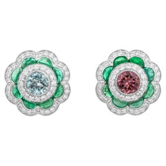 Orecchini a bottone Art Déco bicolori con tormalina, smeraldo e diamanti a forma di fiore, in oro 18 carati