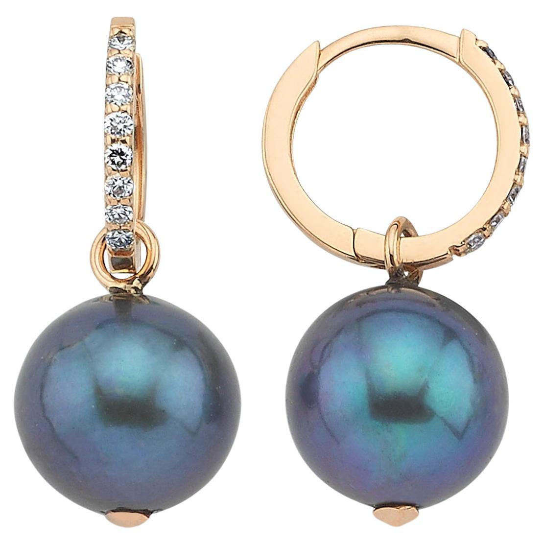 Schwarze Perlenohrringe mit weißem Diamant und 14k Roségold von Selda Jewellery im Angebot