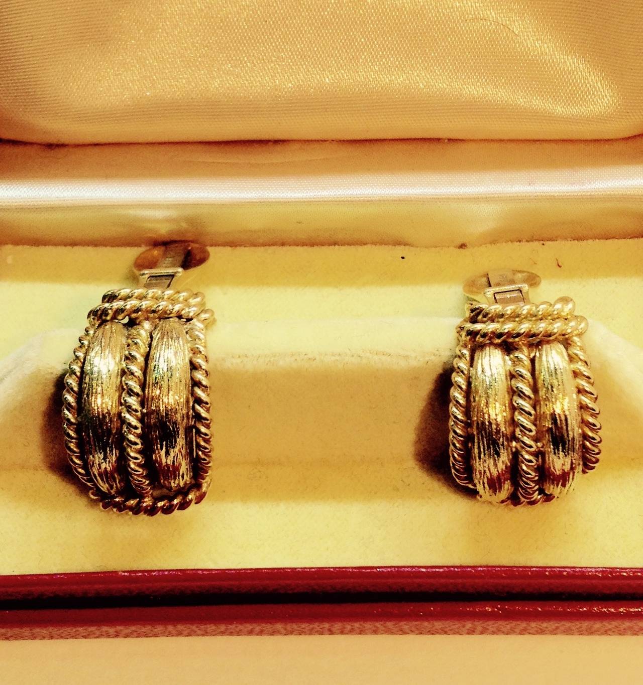 1980s David Webb Tree Bark And Rope Design Gold Ear Clips In Excellent Condition In New York, NY