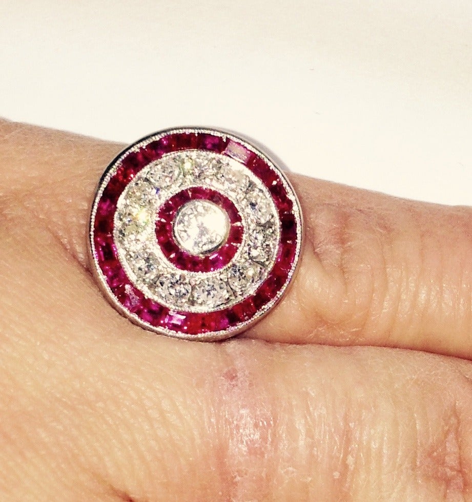 Art Deco Caliber Cut Ruby Diamond Platinum Bull's Eye Cocktail Ring In Excellent Condition For Sale In New York, NY