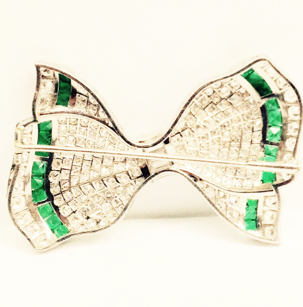 Art Deco Emerald Diamond Platinum Bow Brooch For Sale 1