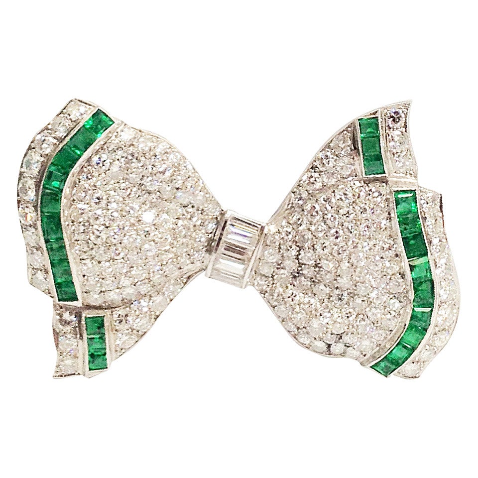Art Deco Emerald Diamond Platinum Bow Brooch For Sale