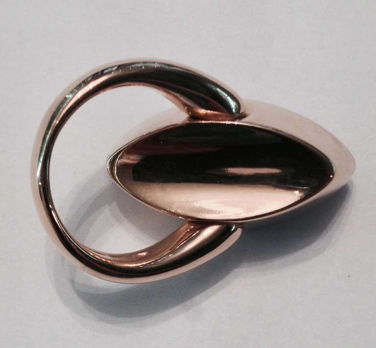 1980's VHERNIER Gold And Marquis Cut Cabochon Garnet Swivel ring In Excellent Condition In New York, NY