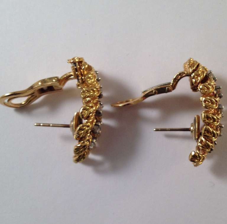 French Gold and Diamond Feather Earclips With Posts In Excellent Condition In New York, NY