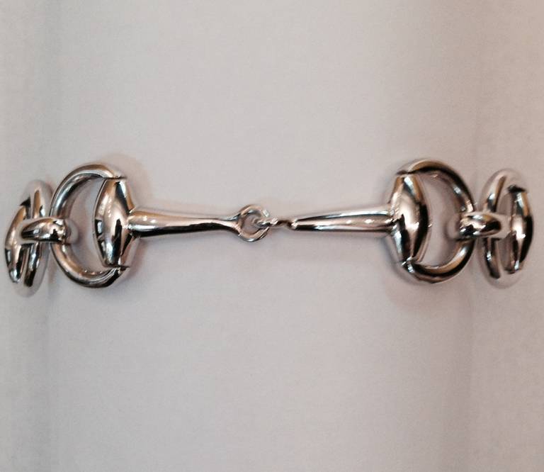 White Gold Open Link Horsebit Flexible Unisex Link Bracelet In Excellent Condition In New York, NY