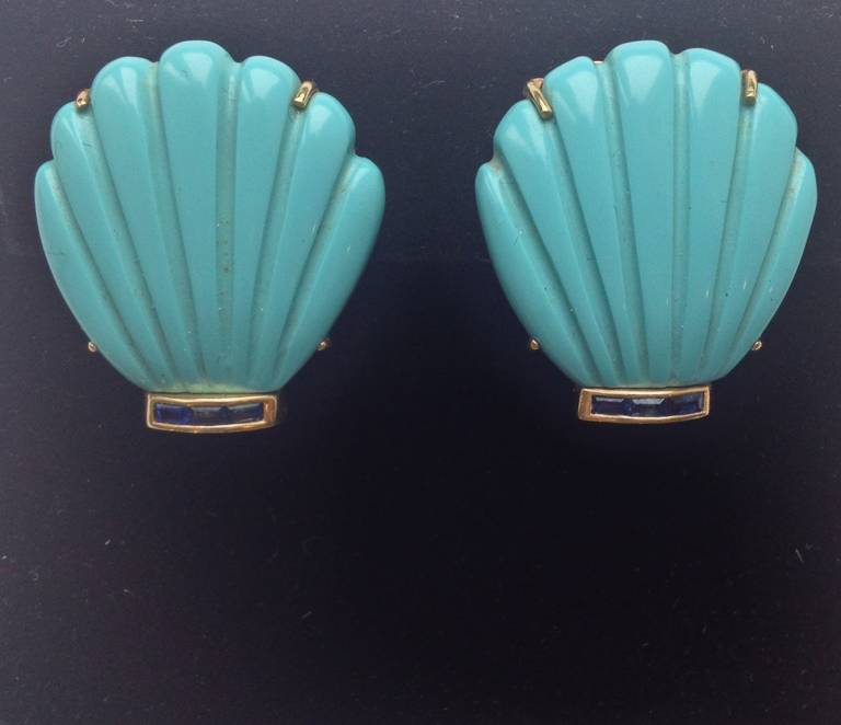 Women's 1960s Carved and Fluted Turquoise Sapphire Shell Earclips