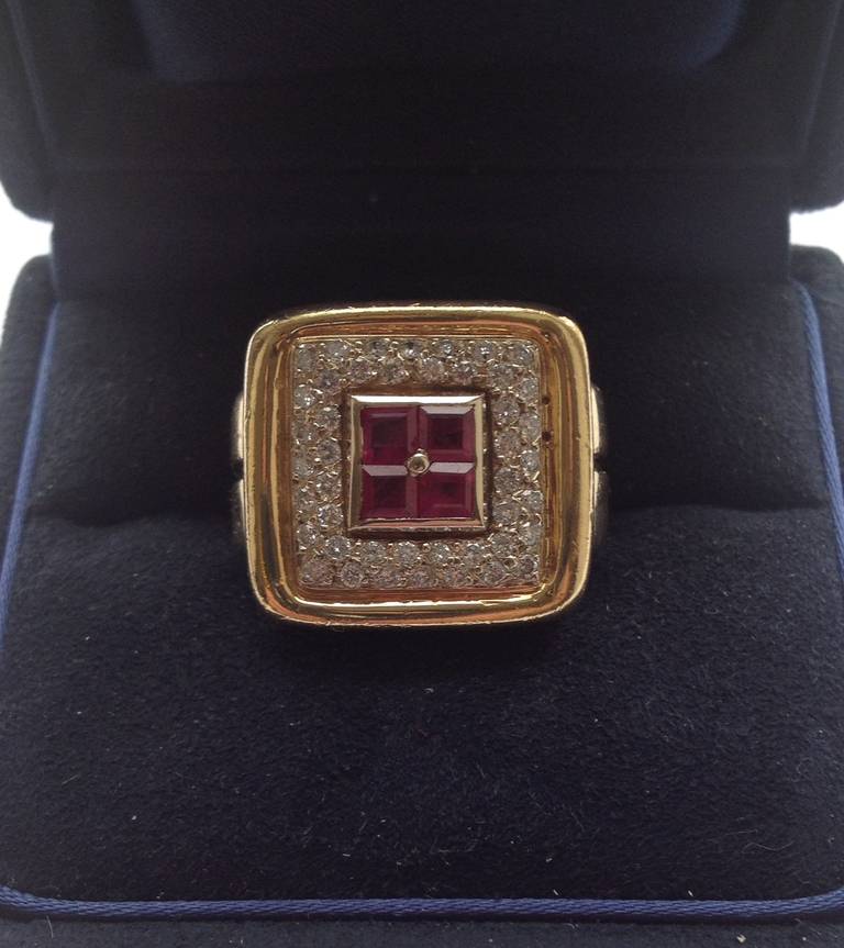 1960s unisex Custom Cut Elegant Ruby Diamond Gold Ring In Excellent Condition For Sale In New York, NY