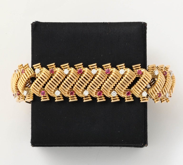 1950s French Ruby Diamond Gold Escalator Zig-Zag Flexible Bracelet 3