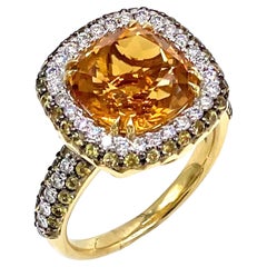 Anello Citrino a forma di cuscino con diamanti e zaffiri gialli, oro giallo 18 carati