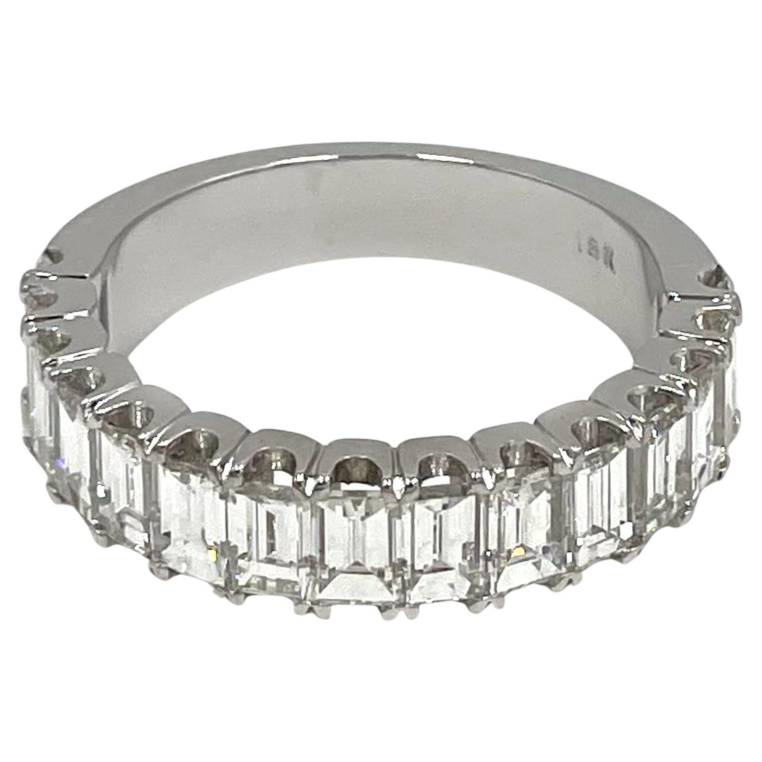 Anello anniversario Baguette a metà strada in oro bianco 18K