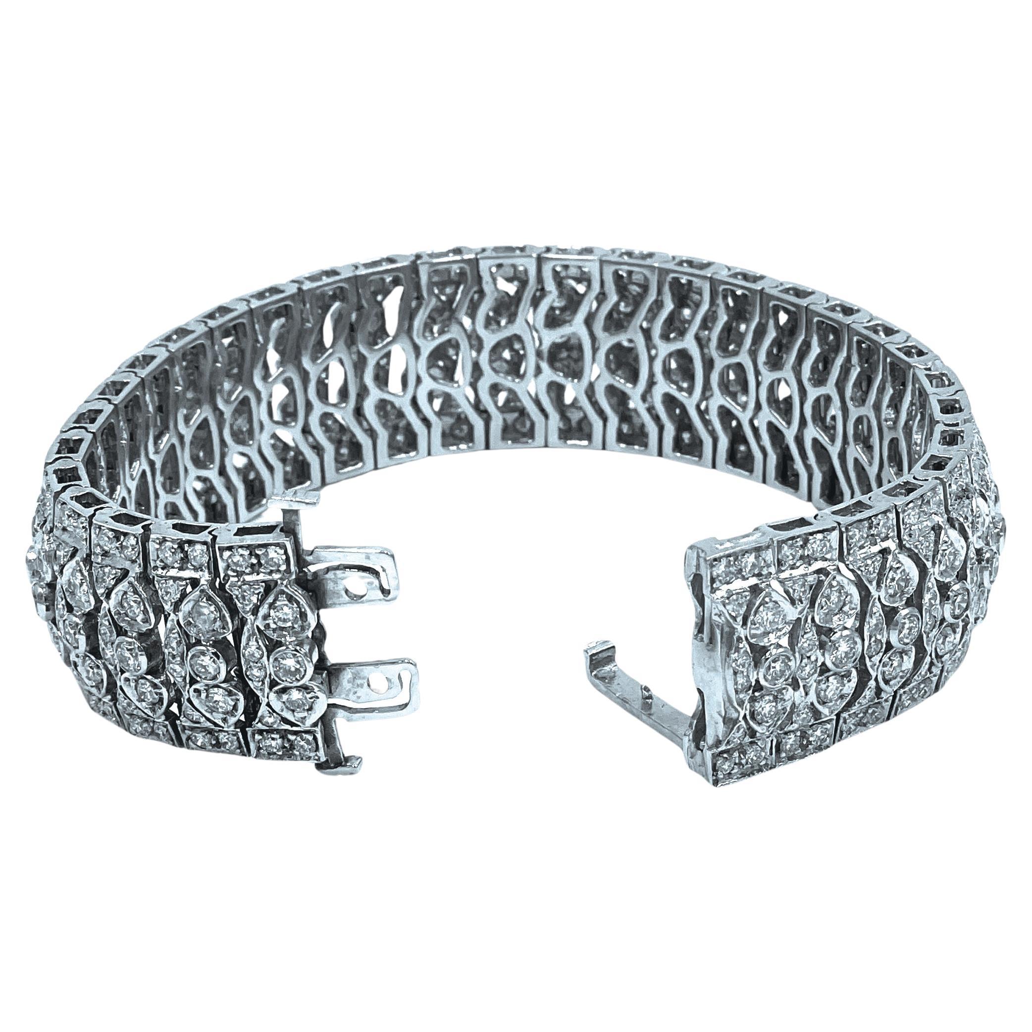 Grand bracelet de style vintage en or blanc 18 carats et diamants ronds de taille brillant