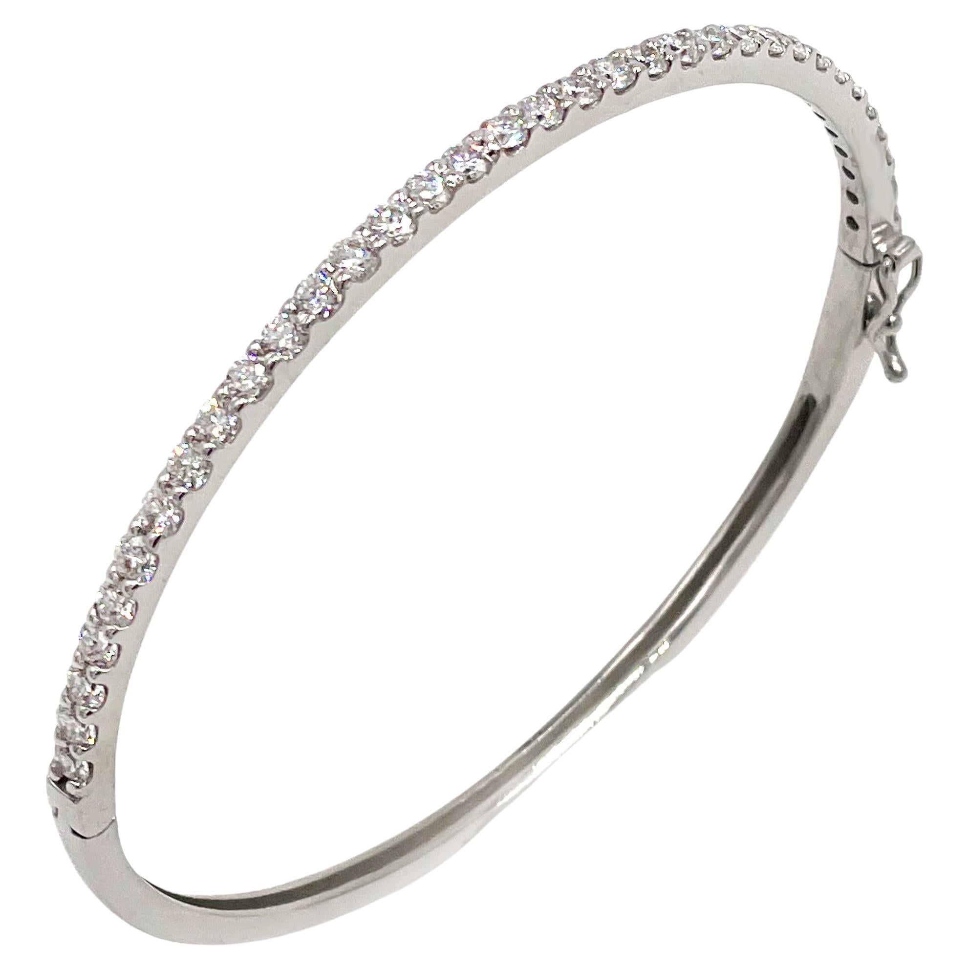 Bracelet jonc en or blanc 14 carats avec diamants de 1,75 carat et chaîne de sécurité