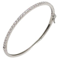 Bracciale Bangle in oro bianco 14K con diamanti da 1,75 carati e chiusura di sicurezza