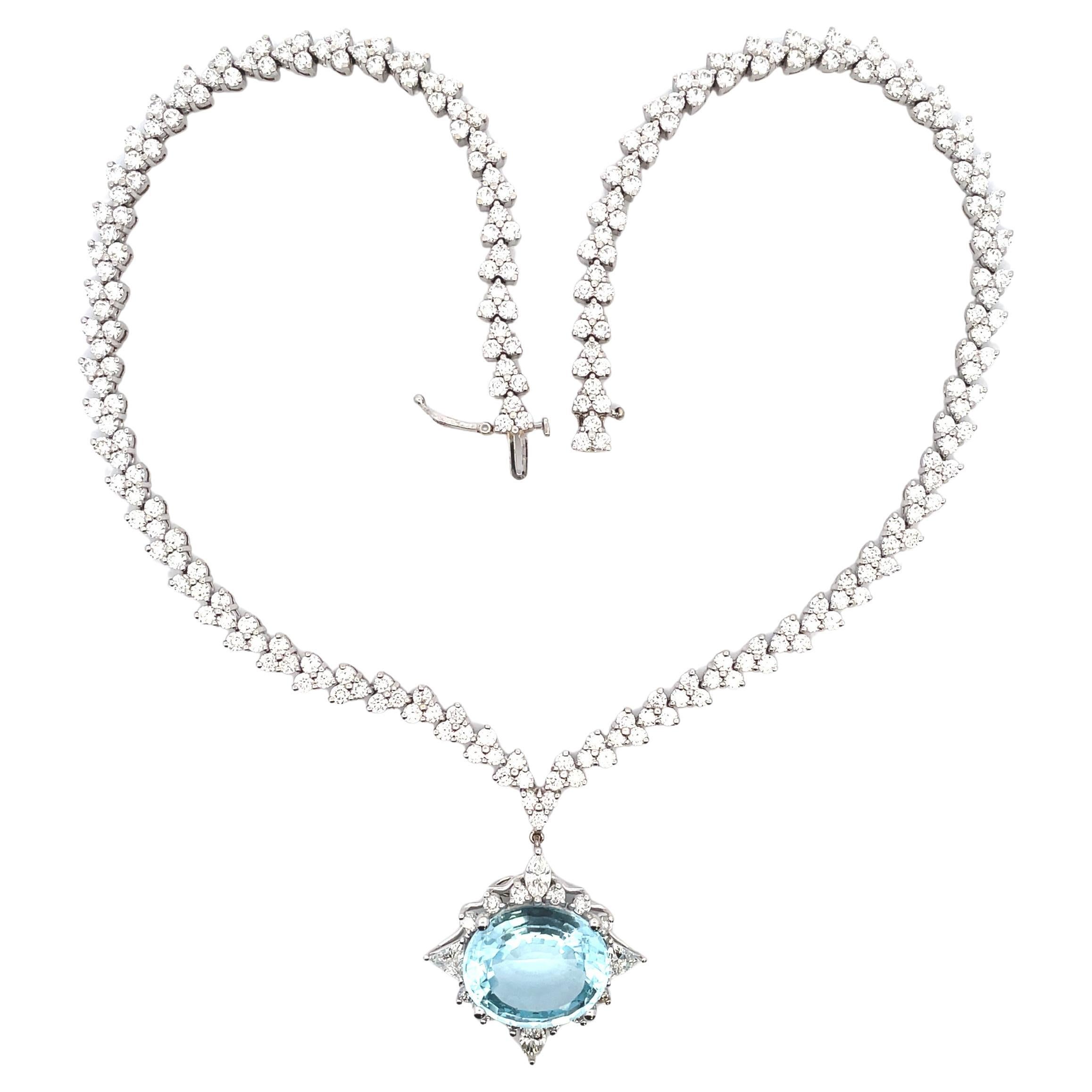 Collana tennis triangolare in oro bianco con ciondolo ovale rimovibile con topazio blu in vendita