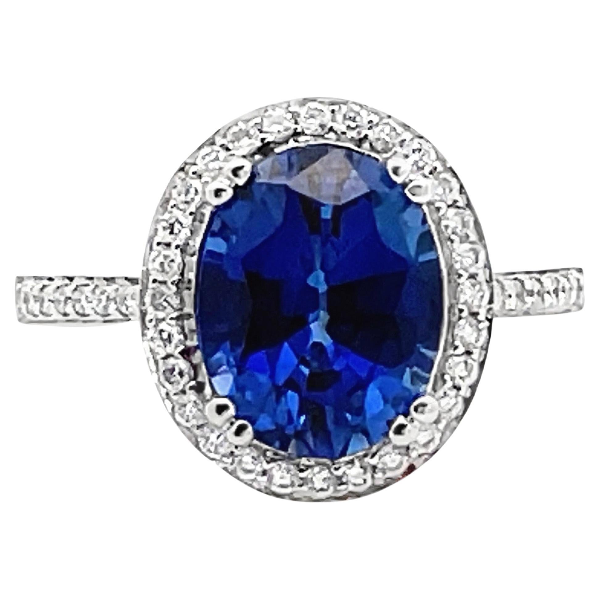 Zaffiro ovale coltivato in laboratorio da 3,68 carati in oro bianco 18K Anello con diamante rotondo a raggiera