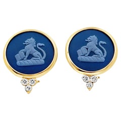 Orecchini con medaglione e diamante in oro giallo 14 carati e Wedgwood blu