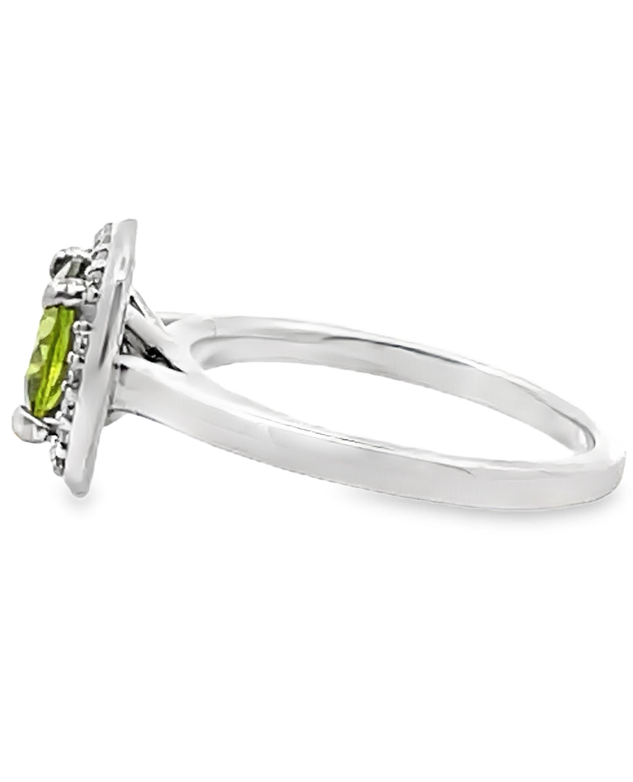Taglio rotondo Anello con peridoto rotondo e diamante a raggiera in un'incastonatura minimalista in oro bianco 14K in vendita