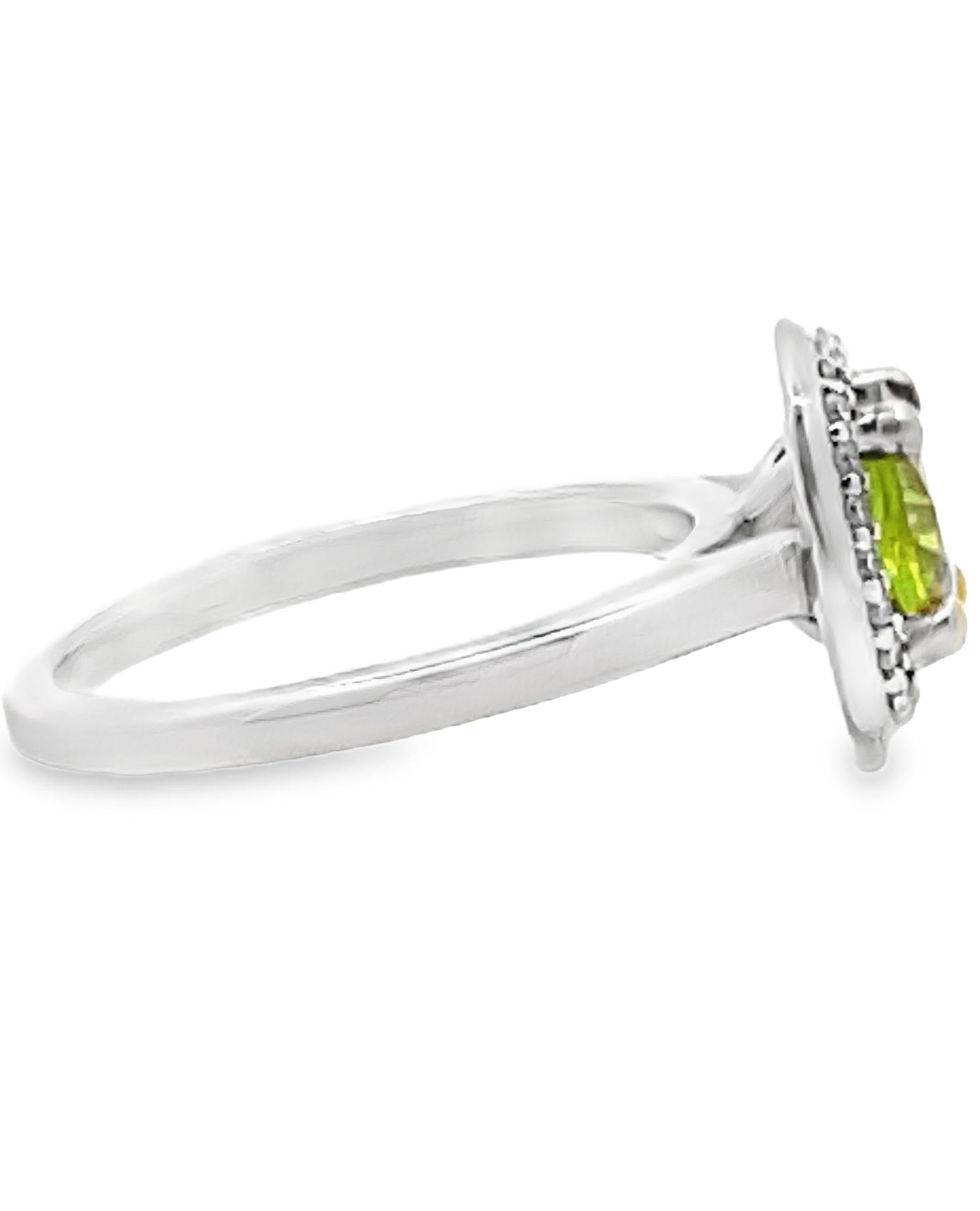 Donna Anello con peridoto rotondo e diamante a raggiera in un'incastonatura minimalista in oro bianco 14K in vendita