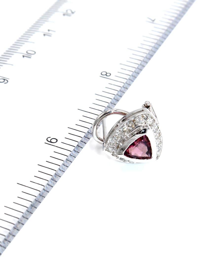 Orecchini a triangolo in tormalina rosa con diamanti a raggiera e fondello a Omega In condizioni Nuovo in vendita a Old Tappan, NJ