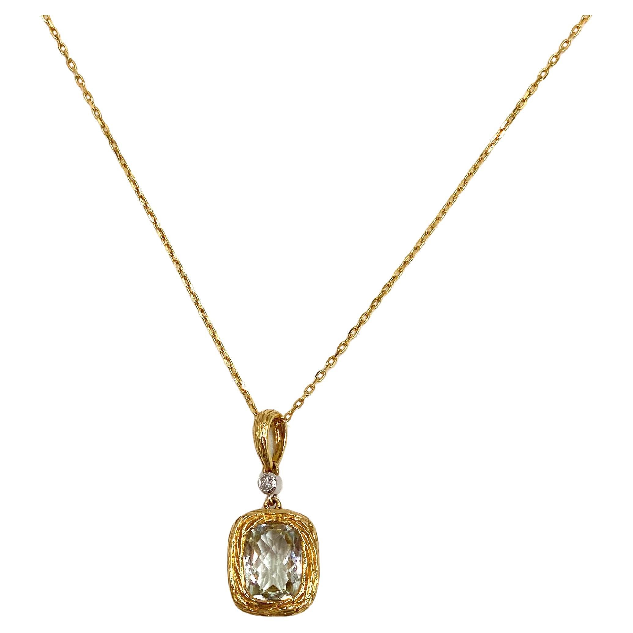 Contemporain Collier à pendentifs en or jaune avec améthyste verte et diamant rond en vente