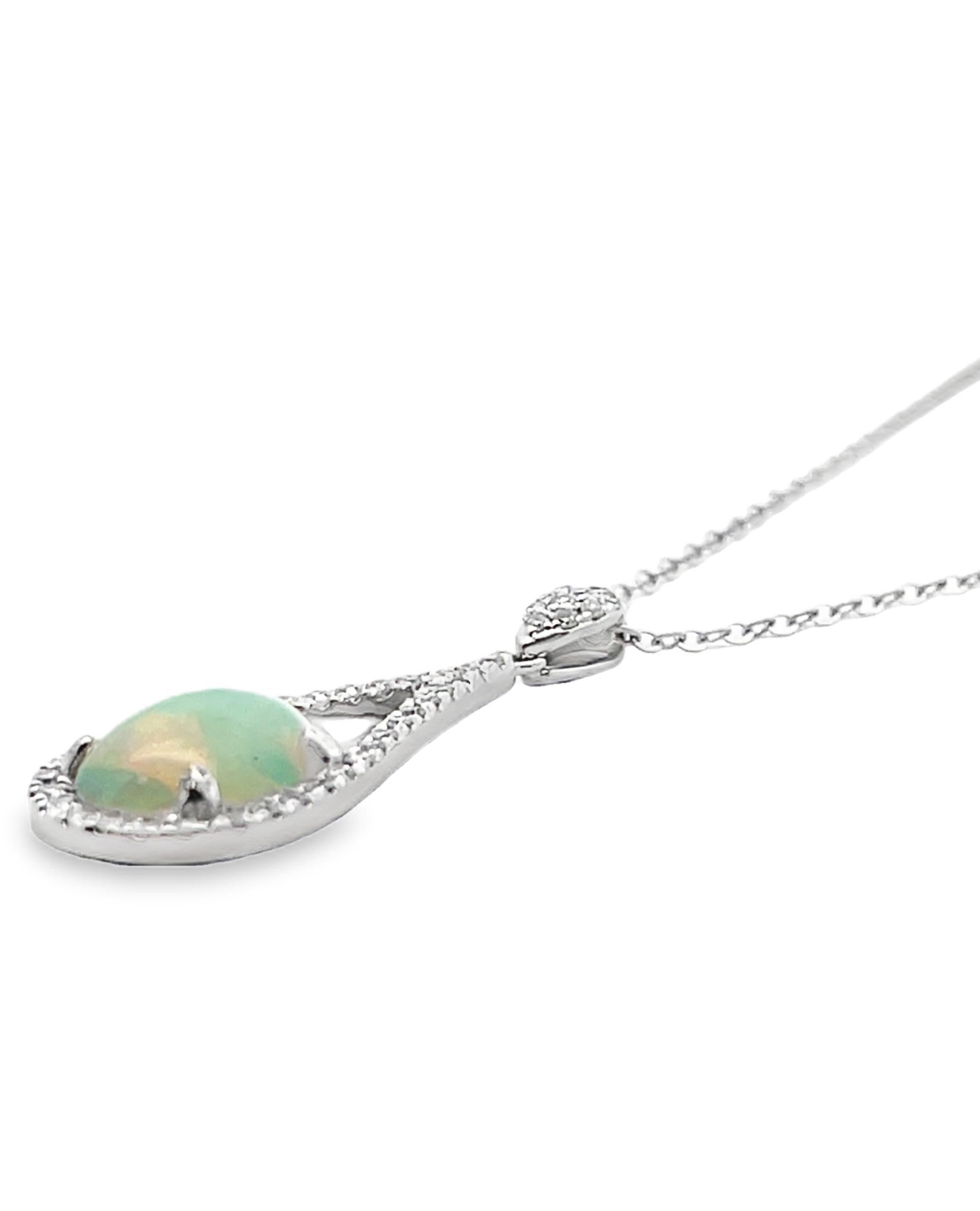 Contemporaneo Collana con ciondolo Opale, lunghezza regolabile in oro bianco 14K con chiusura a moschettone in vendita