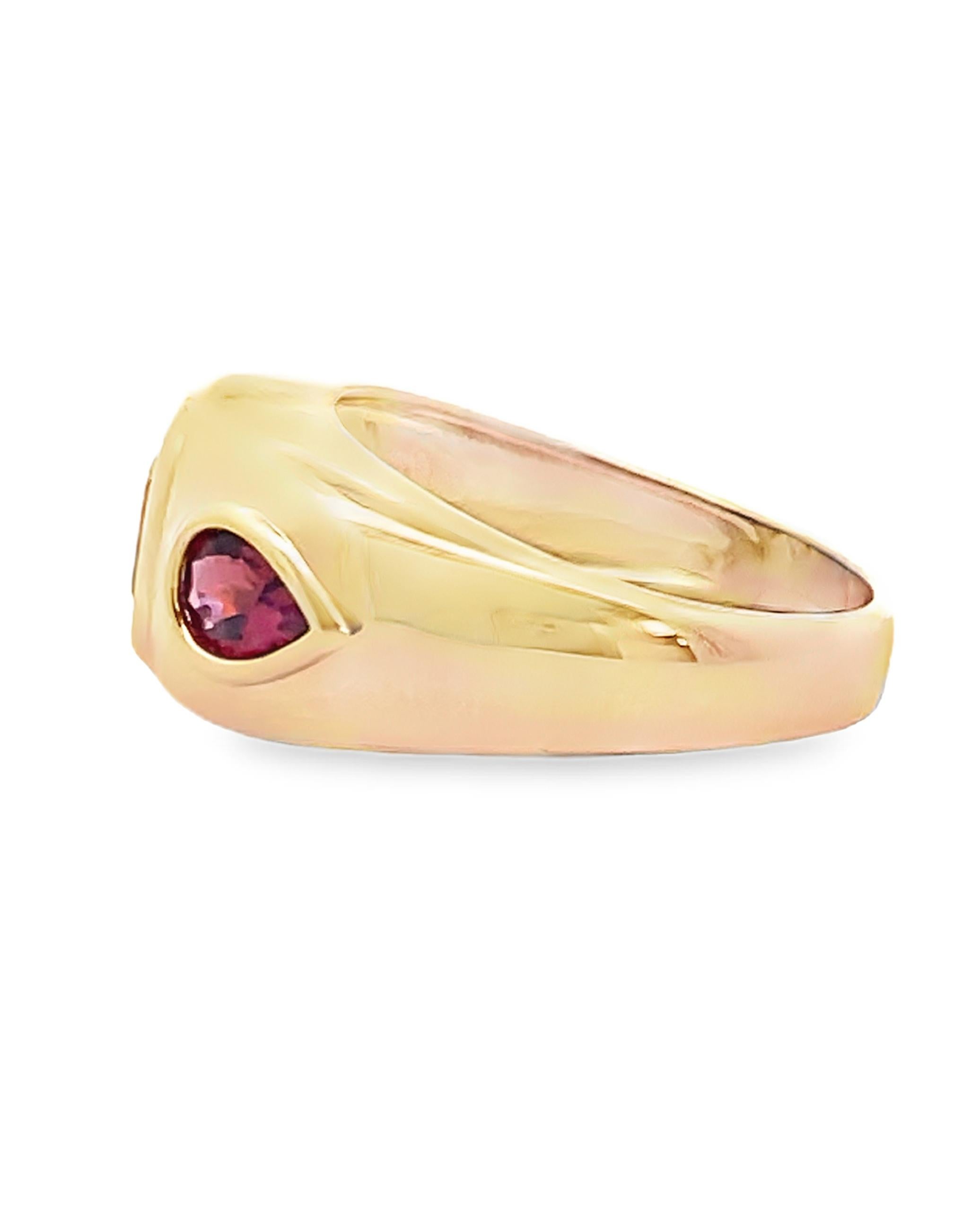 Contemporain Bague grenat géométrique à trois pierres en or jaune 14K en vente