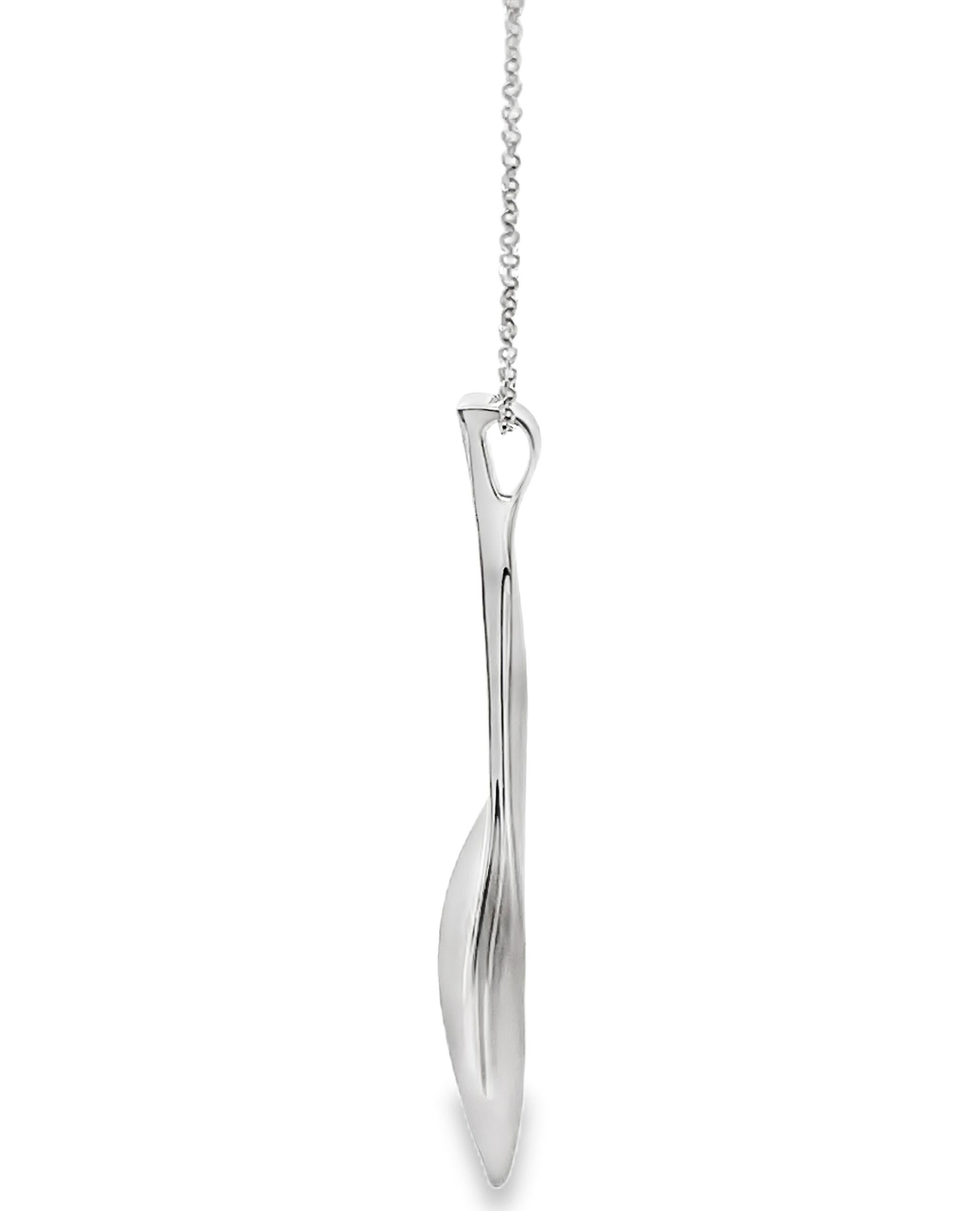Contemporaneo Simon G. DP113 Collana con ciondolo di diamanti con design a foglie curve e chiusura a moschettone in vendita
