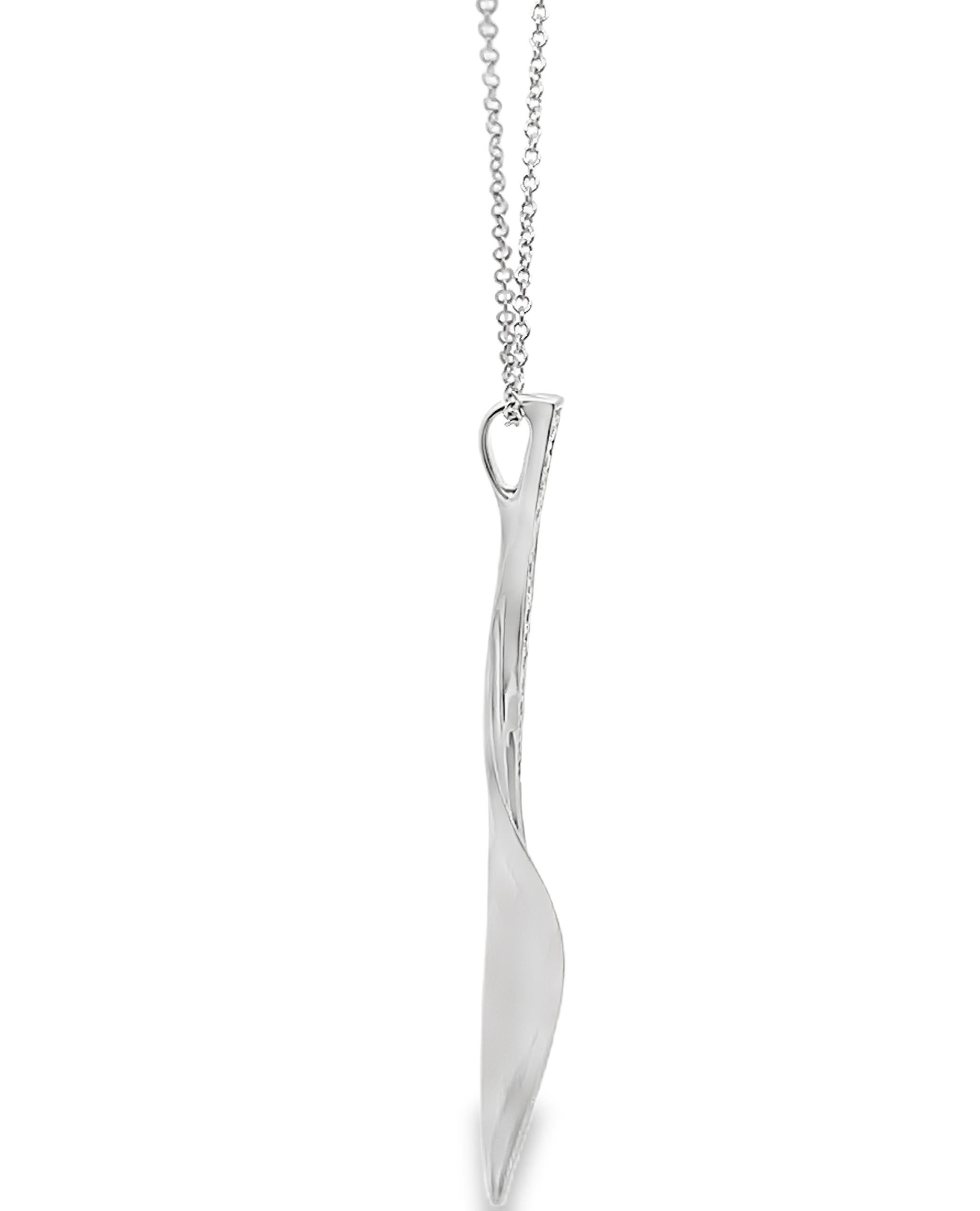 Simon G. DP113 Collana con ciondolo di diamanti con design a foglie curve e chiusura a moschettone In condizioni Nuovo in vendita a Old Tappan, NJ