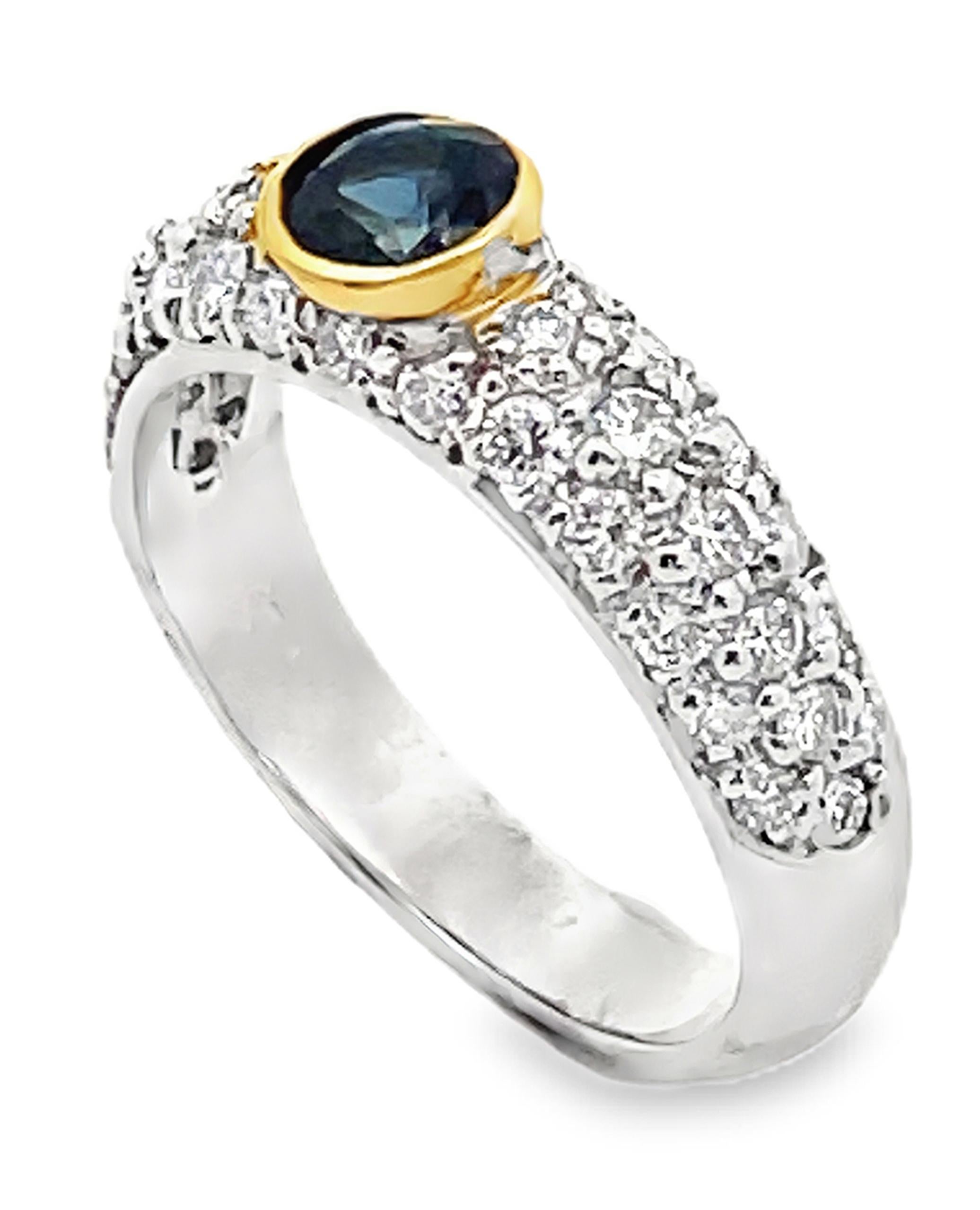 Saphir rond serti sur lunette en or jaune avec diamants sertis en or blanc 18 carats en vente 2