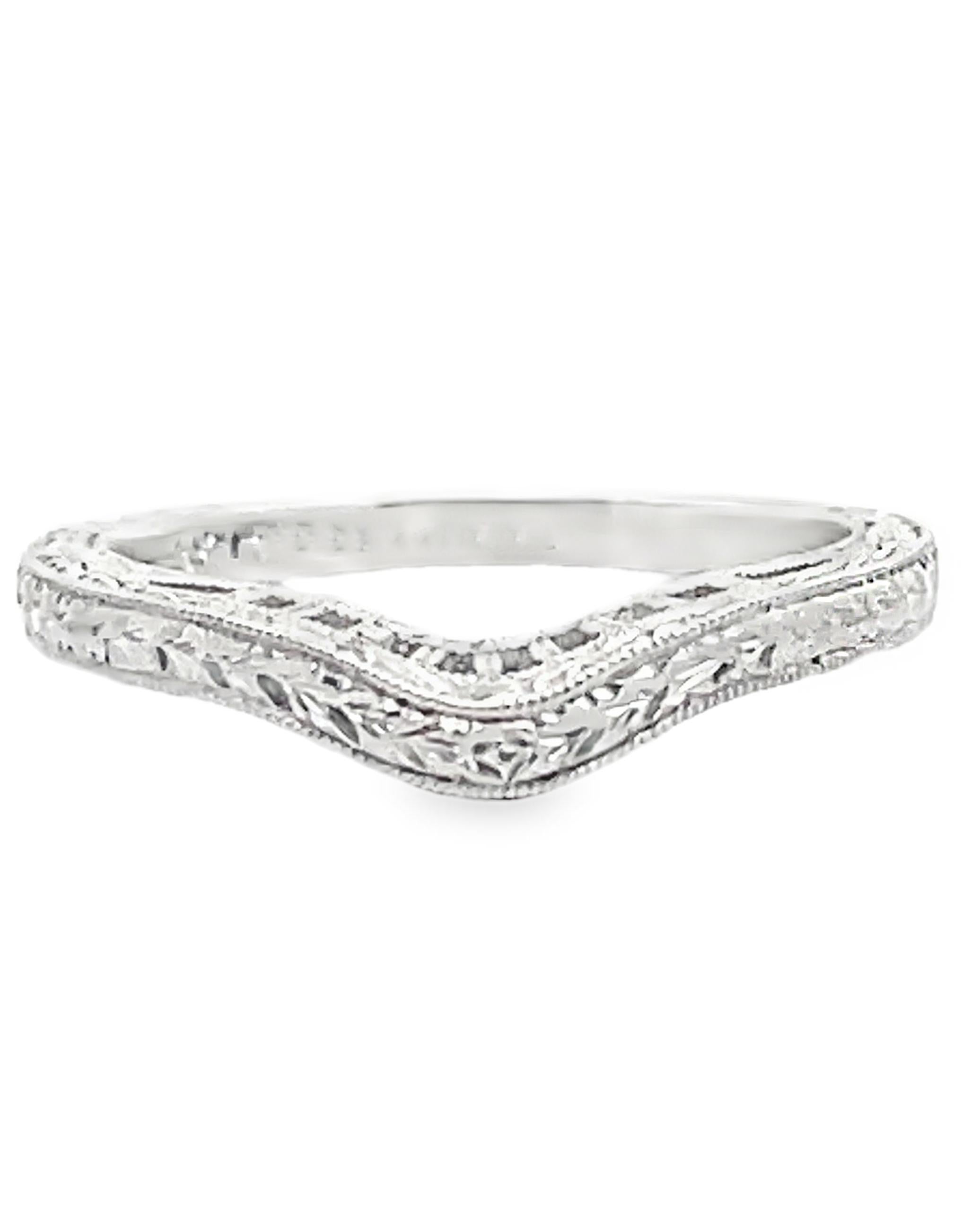 Contemporaneo Kirk Kara SS6454B-BS Fede nuziale con diamante e intaglio a mano in vendita