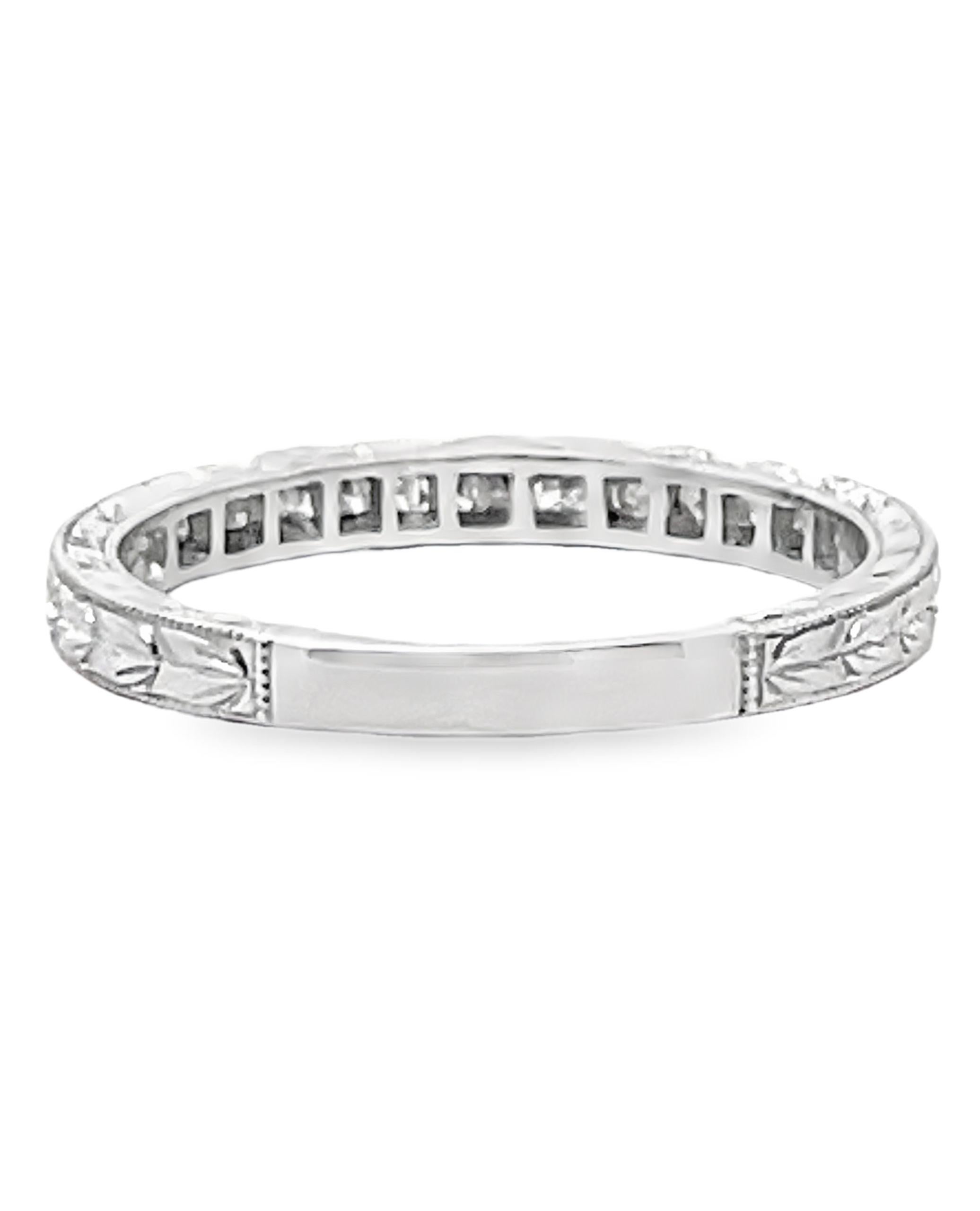 Kirk Kara SS6996-B Bague Carmella en or blanc 18 carats avec motif de feuilles gravé à la main Neuf - En vente à Old Tappan, NJ