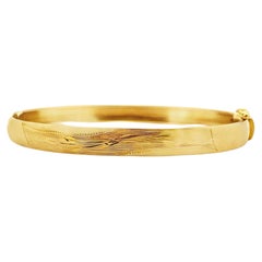 Pre-owned Vintage 18K Yellow Gold Hinged Bangle Bracelet Floral Engraved