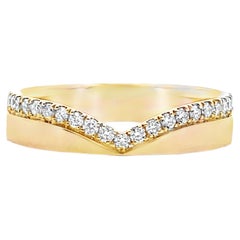 Ring aus 14-karätigem Gelbgold mit einem 0,20-Karat-Diamanten im V-Band-Design