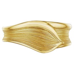 Anello Tacori FR908FY con petali di dalia incisi a mano in oro giallo 14 carati