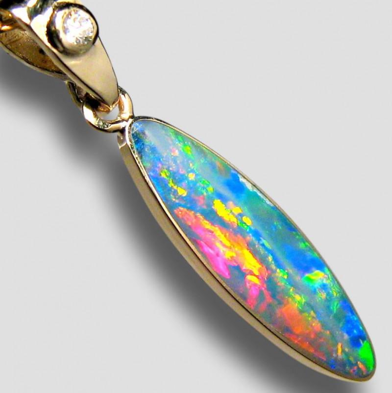 11.75 Carat Australian Opal Necklace 14 Karat Yellow Gold In New Condition In Barnsley, GB