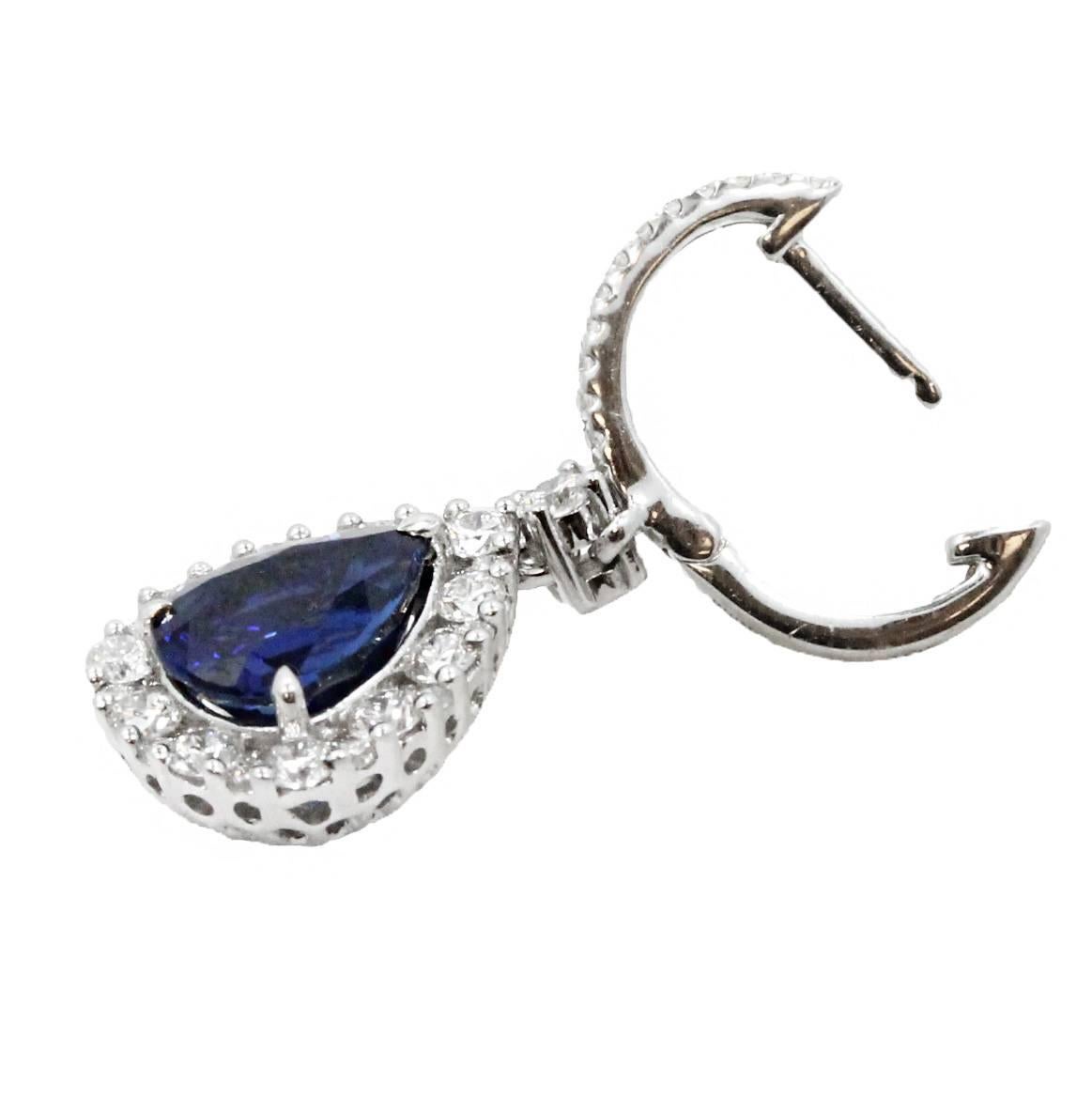 18K White Gold Gregg Ruth Drop Earrings With Center Blue Sapphire Stone Weighing a Total Carat Weight of 4.76ct and Surrounding Diamonds With a Total Carat Weight of 1.46ct.