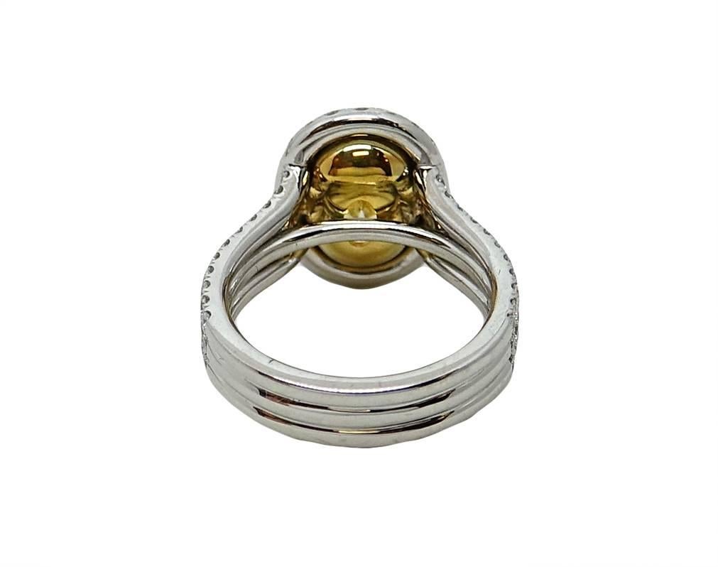 Women's 3.01 Carat Yellow Oval Cut Diamond Platinum Engagement Ring For Sale