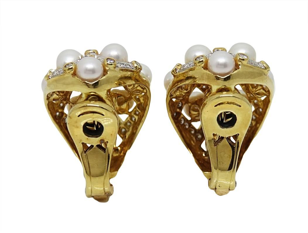 18K Yellow Gold Earrings With 136 Diamonds Weighing A Total Carat Weight Of 1.50 Carats H-I Color and VS2-SI1 Clarity. The Pearls are approximately 5.00mm each with a total of 18 Cultured Pearls. 