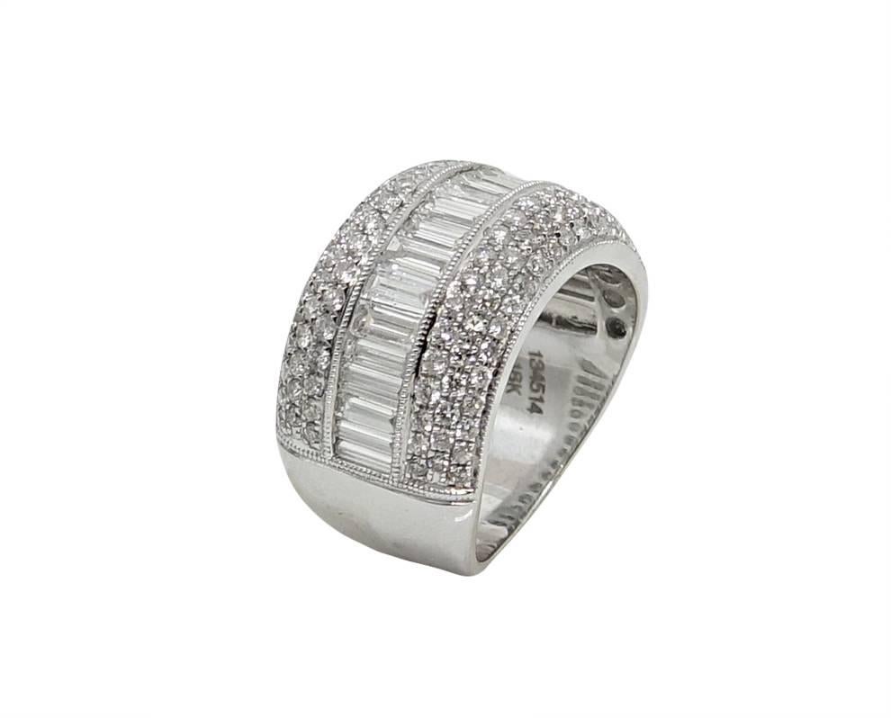 2.48 Carat Baguette Diamond and Round Diamond White Gold Ring In Excellent Condition For Sale In Naples, FL