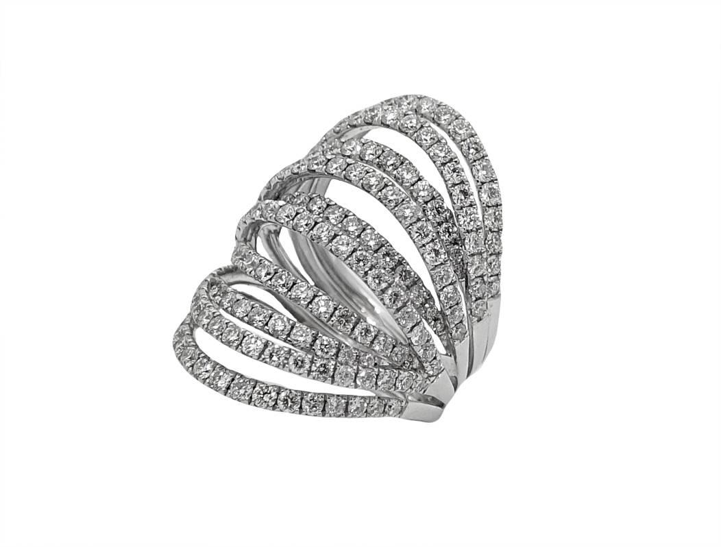 Diamond White Gold Ring In New Condition For Sale In Naples, FL