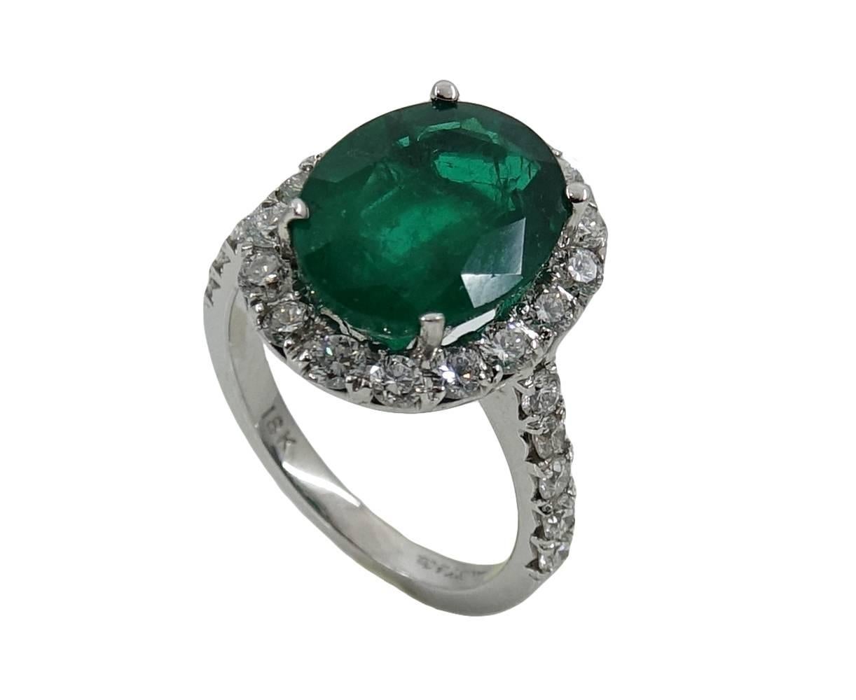 Women's or Men's 5.20 Carat Oval Cut Emerald and Diamond White Gold Engagement Ring For Sale