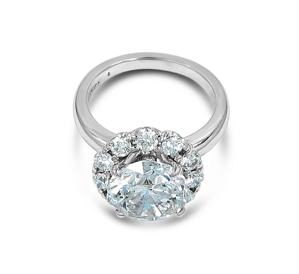This impressive ring holds a center 5.08ct round brilliant diamond with 11 accent round brilliant cut diamonds at approximately .14cts each. All diamonds are securely prong set in platinum.
Certificate # US 908621001D
Round Brilliant